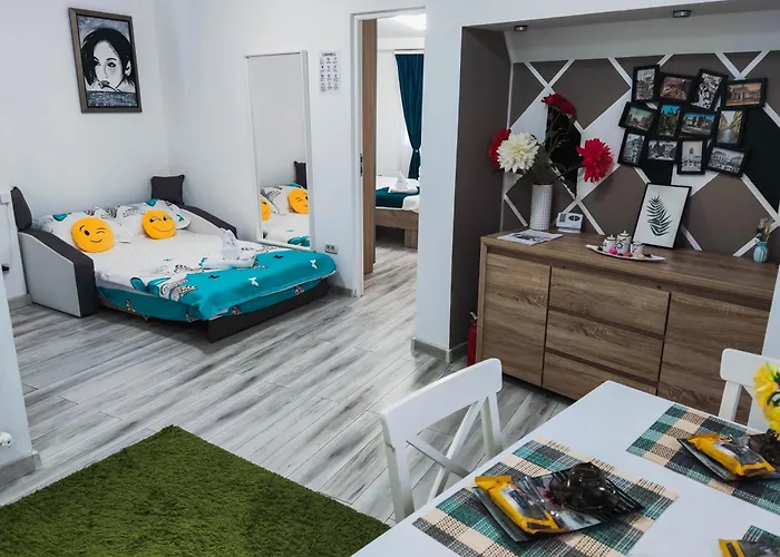 Comfortable Apartment University Square